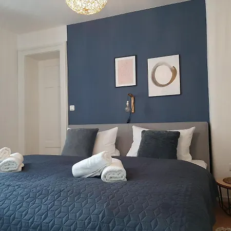 Zentrale Lage I Historisch I Parkplatz I Fahrradkeller Apartmán *